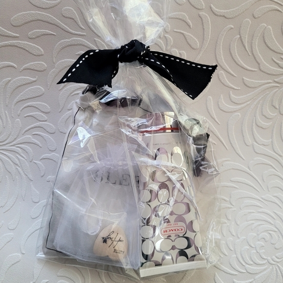 Saks Fifth Ave Sleep Set Coach Lotion Bundle - Picture 9 of 10